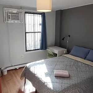 Quiet Double In Williamsburg Ground Floor Near Subway Homestay
