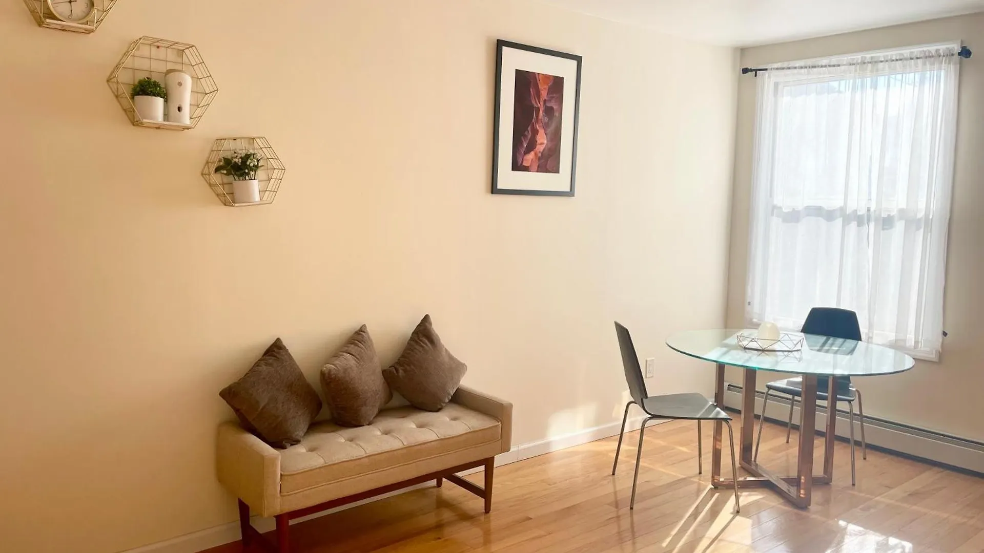 Stunning, Spacious House In Brooklyn, Nyc! contacts